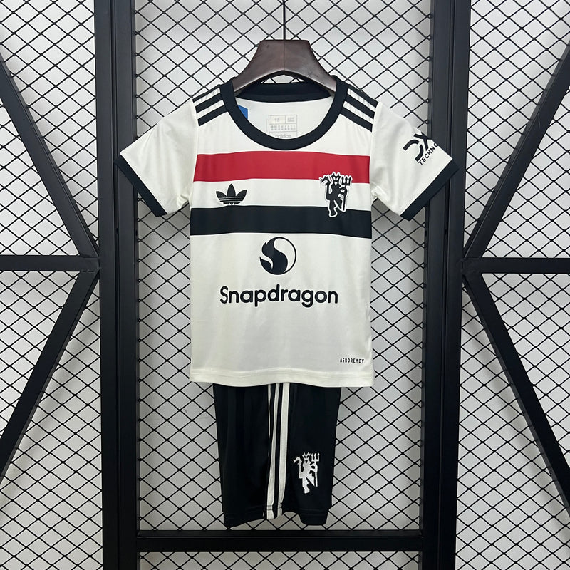 KIT INFANTIL DO MANCHESTER UNITED 24/25 BRANCO